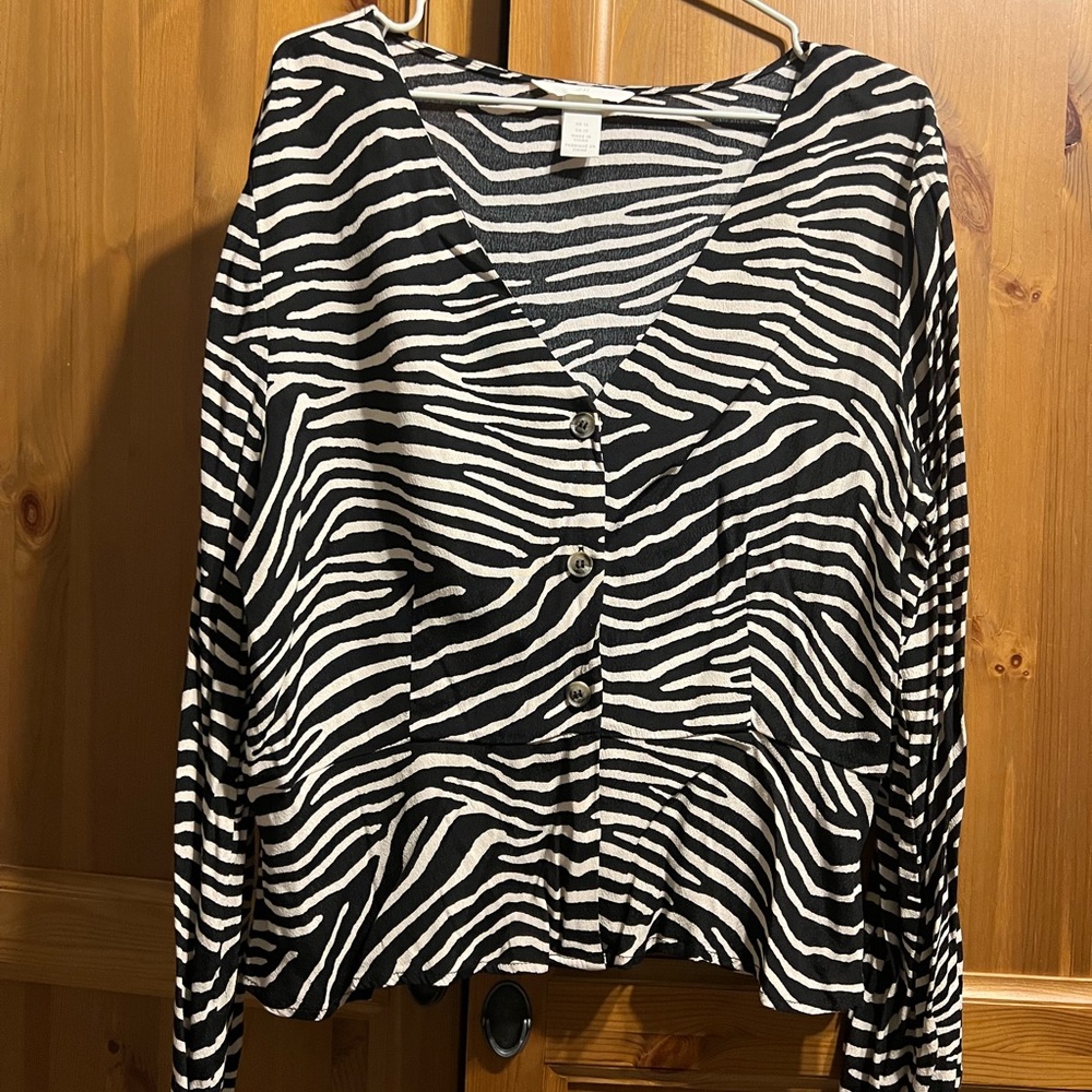 H&M Black and White Boxy Buttoned Blouse